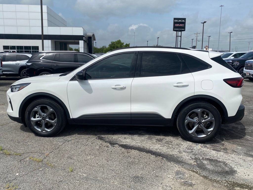 Used 2026 Ford Escape ST-Line w/ Tech Pack #1 FWD image 2