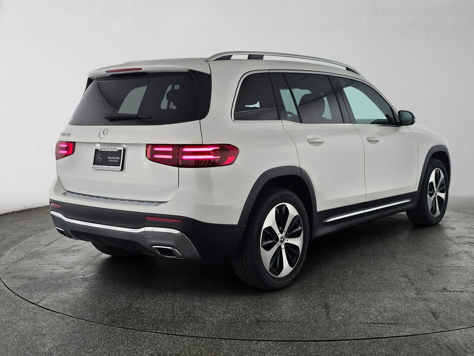 New 2026 Mercedes-Benz GLB 250 image 3