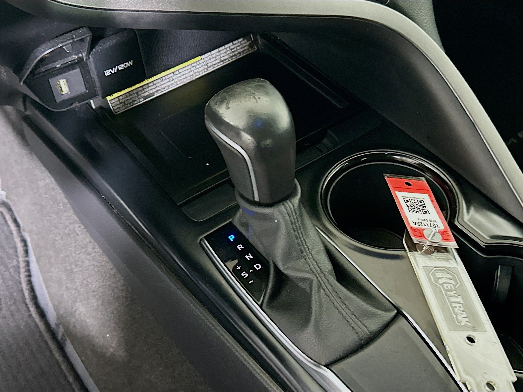 Used 2020 Toyota Camry SE w/ Audio Package FWD image 21