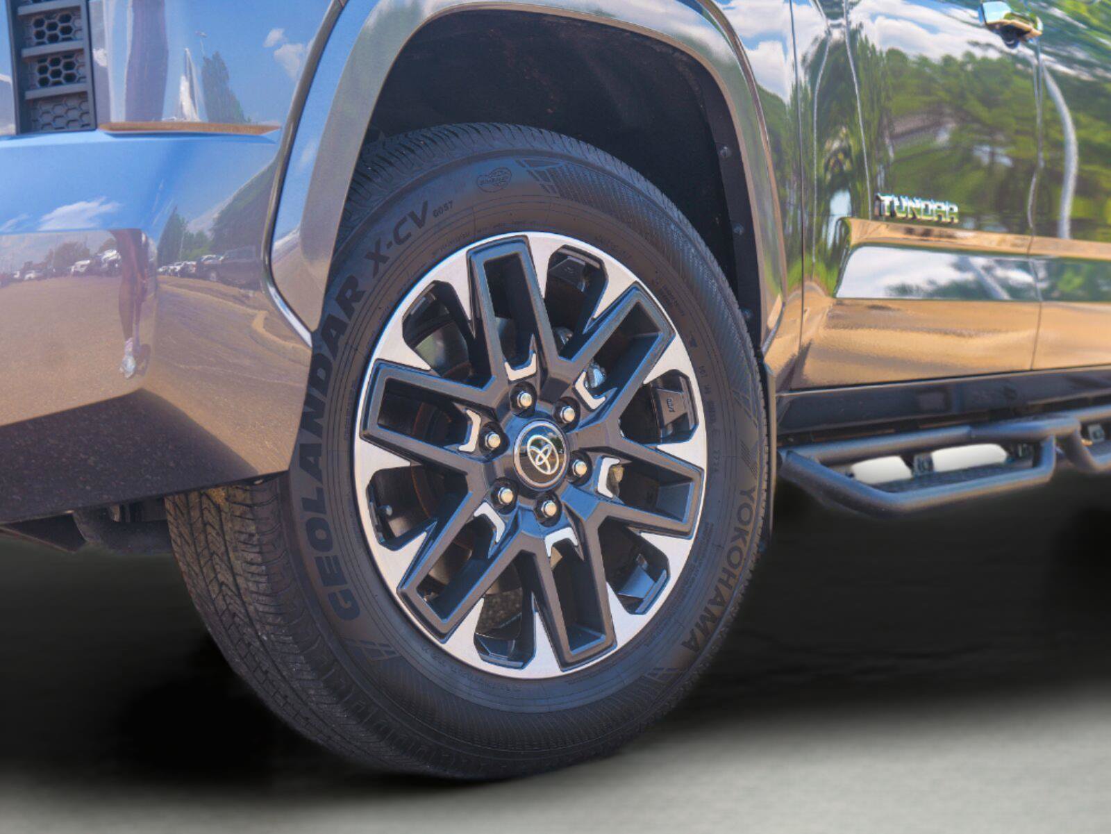 Used 2025 Toyota Tundra Limited AWD/4WD image 2