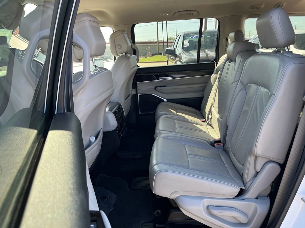 Used 2023 Jeep Wagoneer L Series II image 19