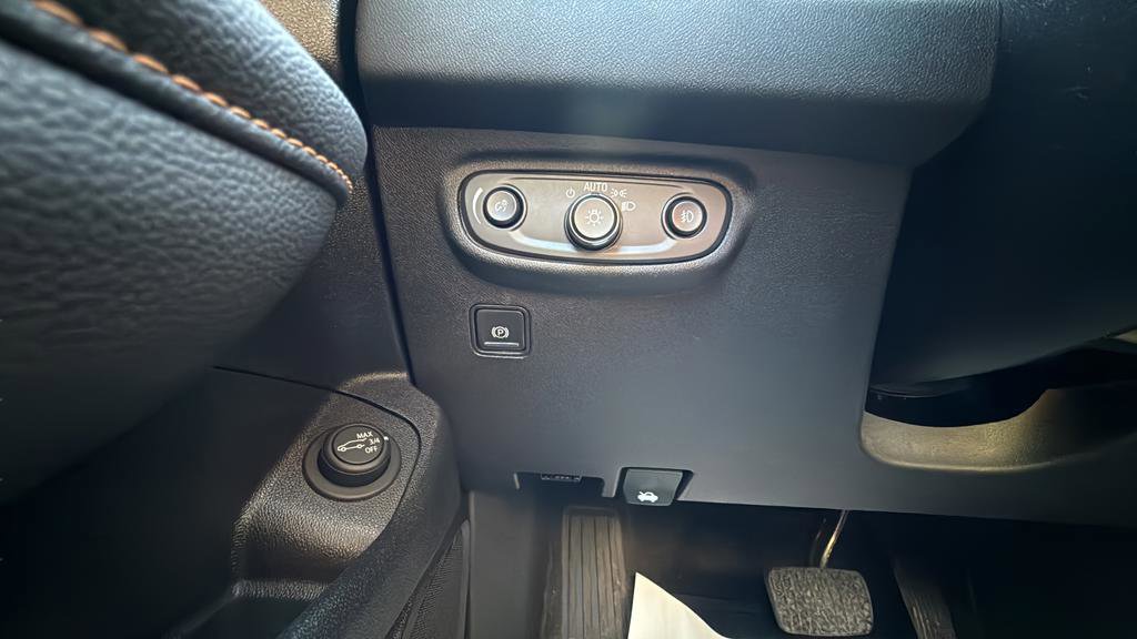 Used 2021 GMC Terrain SLT w/ Elevation Edition image 19