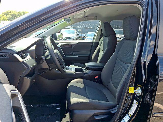 Certified 2021 Toyota RAV4 LE AWD/4WD image 9