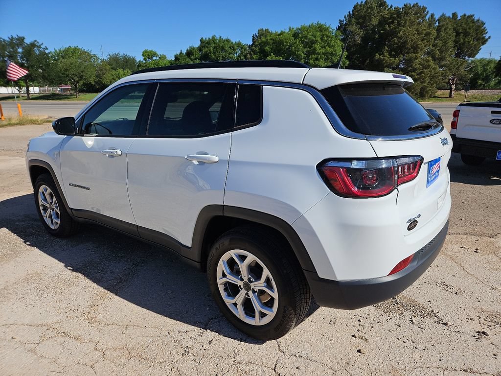 Used 2025 Jeep Compass Latitude AWD/4WD image 7