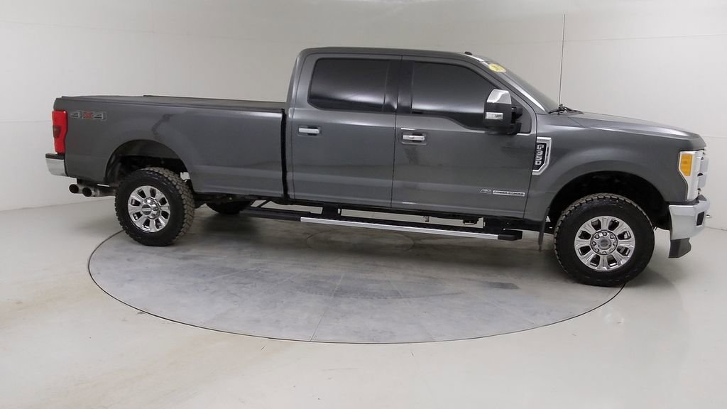 Used 2017 Ford F350 Lariat w/ Chrome Package image 12
