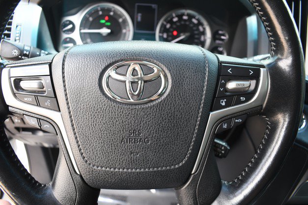Used 2018 Toyota Land Cruiser AWD/4WD image 32