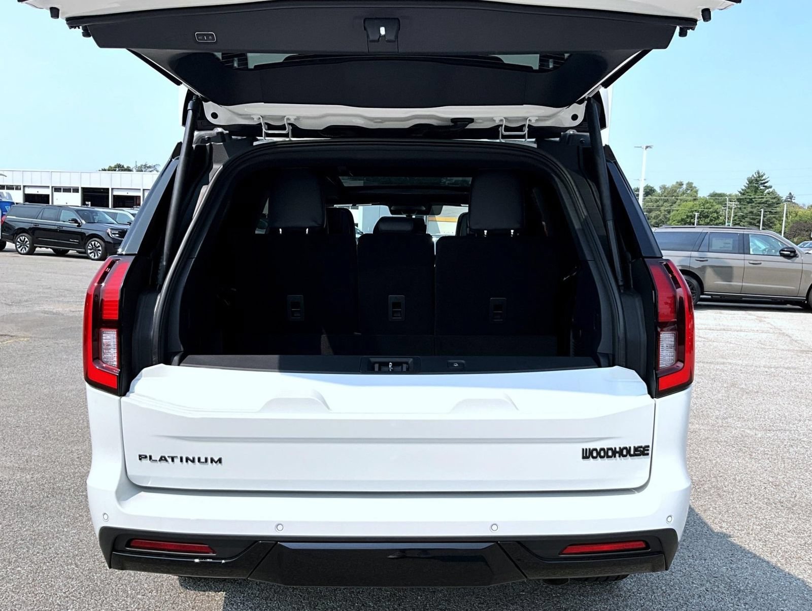 New 2027 Ford Expedition Platinum w/ Stealth Appearance Package AWD/4WD image 9
