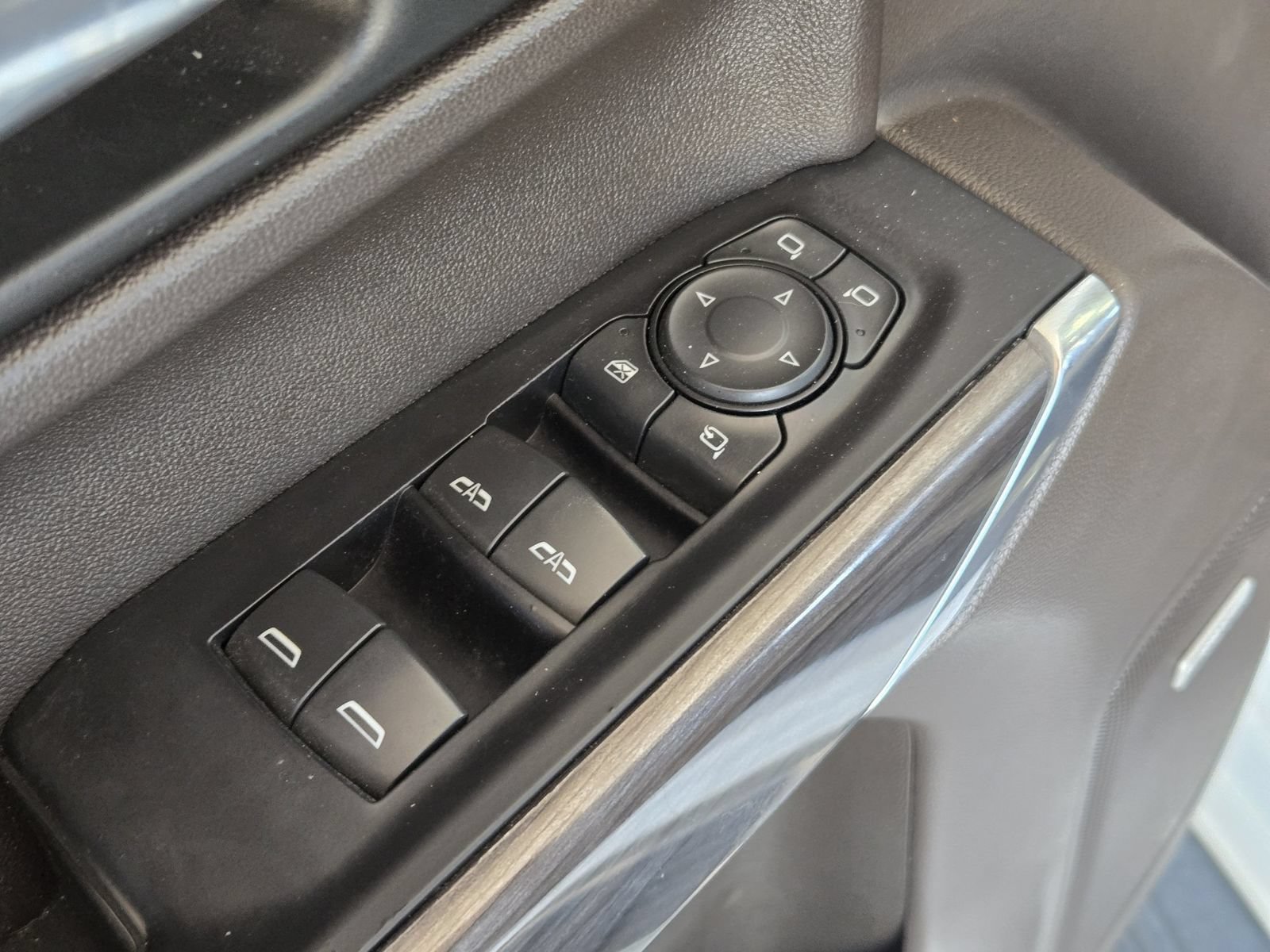 Used 2019 Chevrolet Silverado 1500 LTZ AWD/4WD image 22