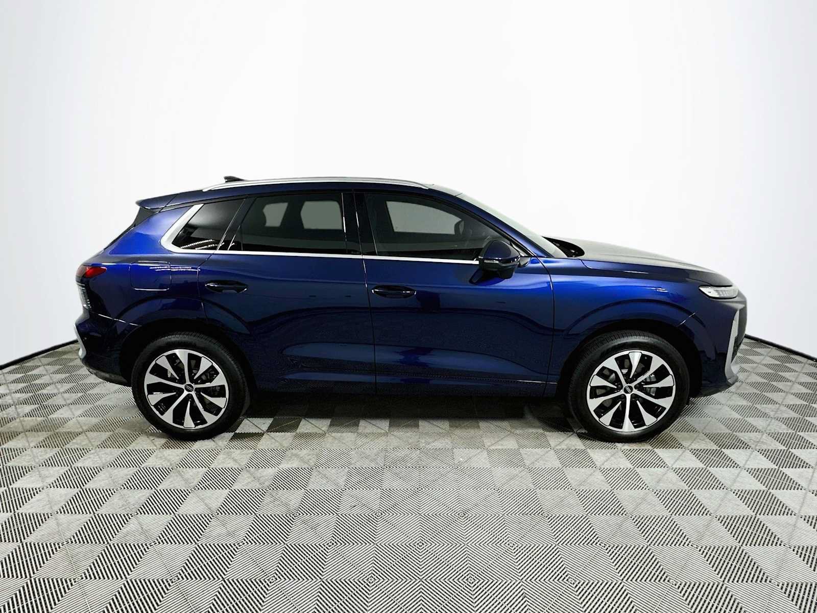 New 2026 Audi Q3 quattro 2.0T AWD/4WD image 8
