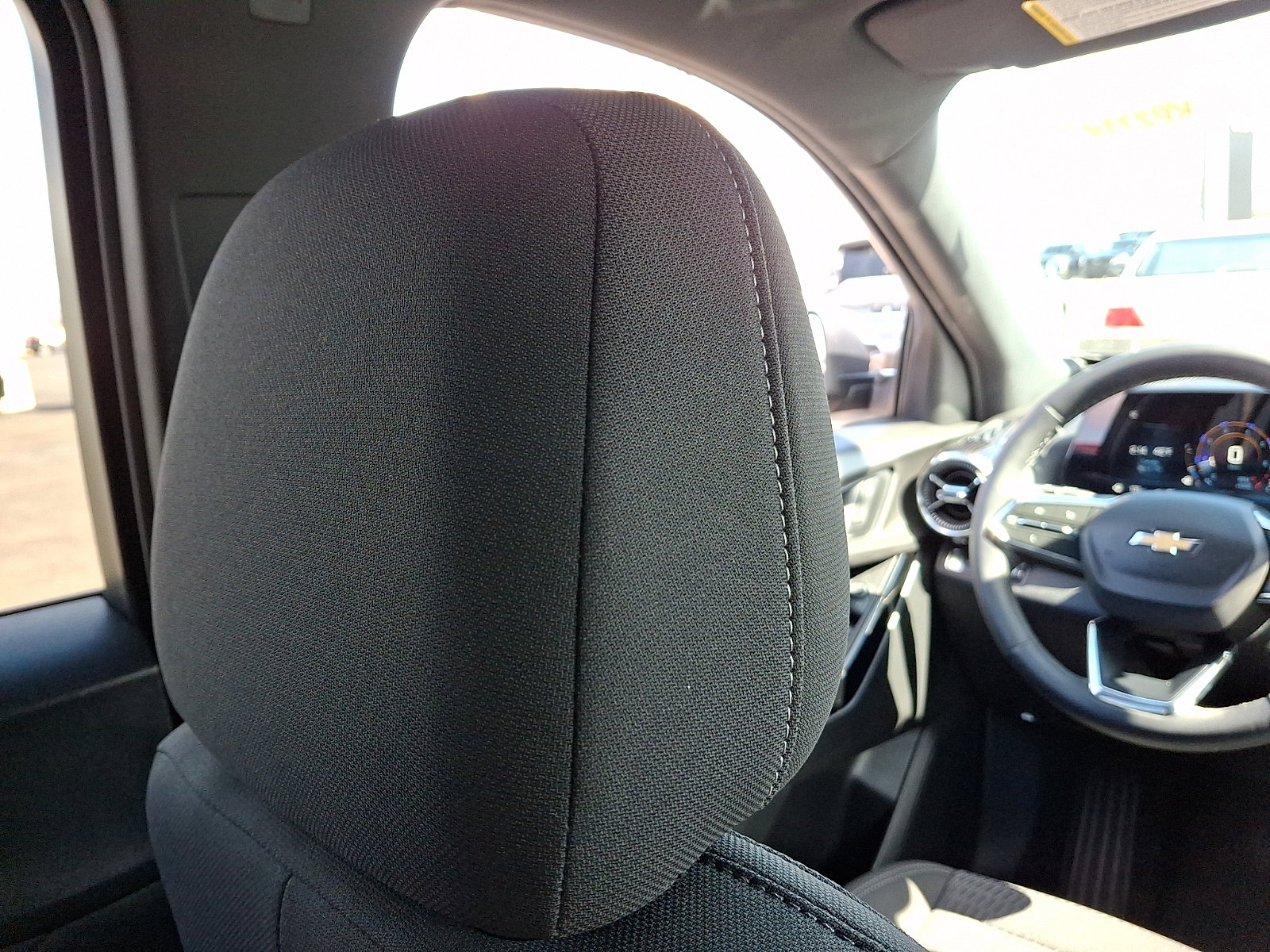 Used 2025 Chevrolet Equinox LT w/ Safety and Technology Package image 9