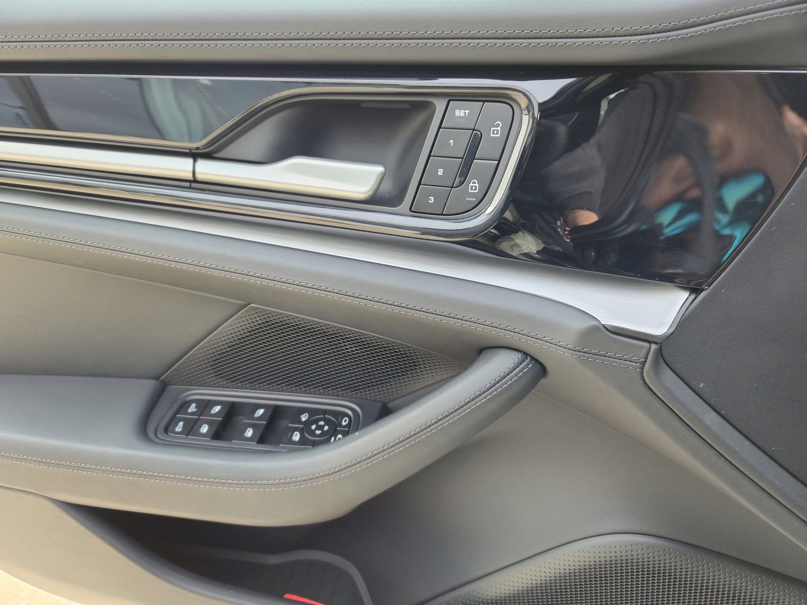 Certified 2024 Porsche Panamera 4 AWD/4WD image 20