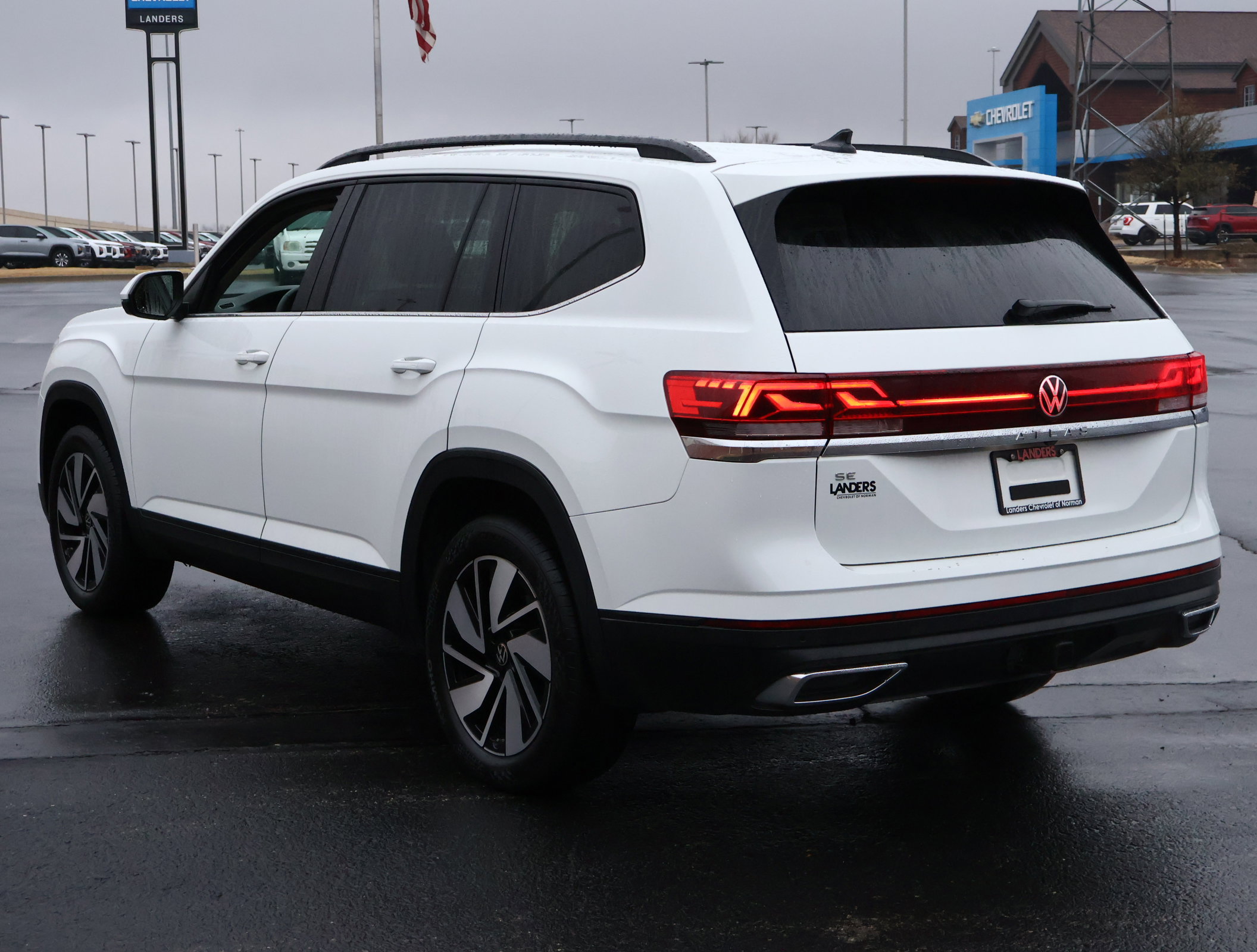 Used 2025 Volkswagen Atlas SE image 7