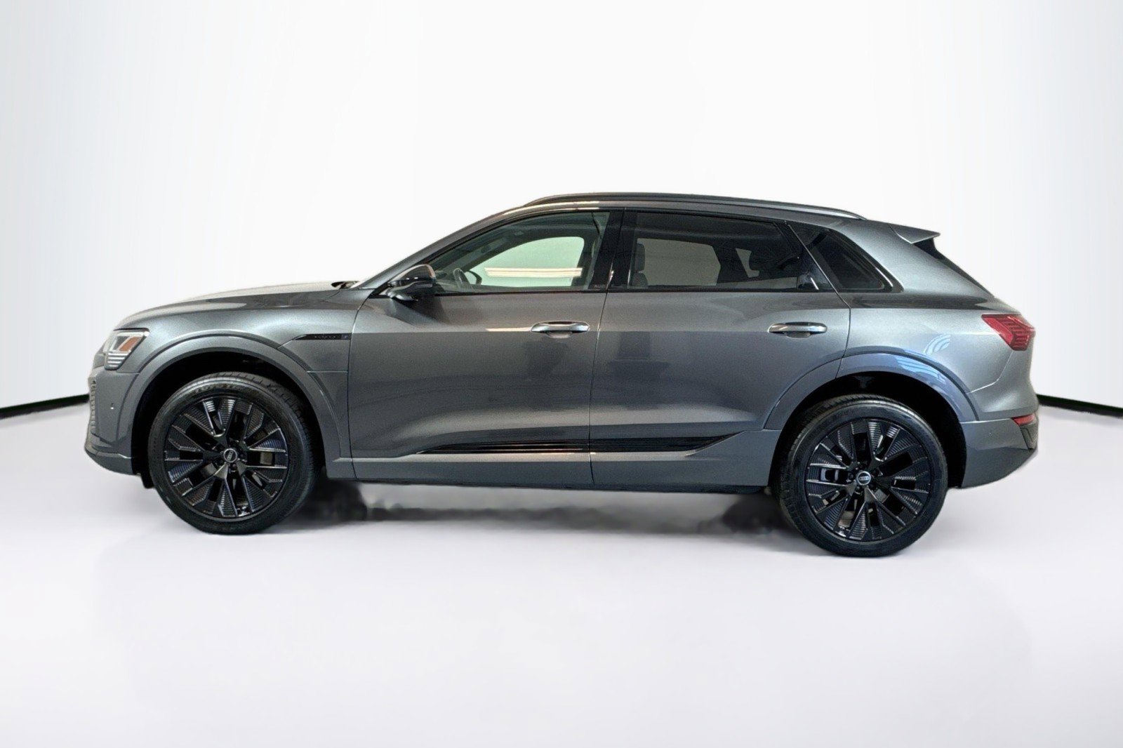 Used 2024 Audi Q8 e-tron Prestige w/ Prestige Package image 8