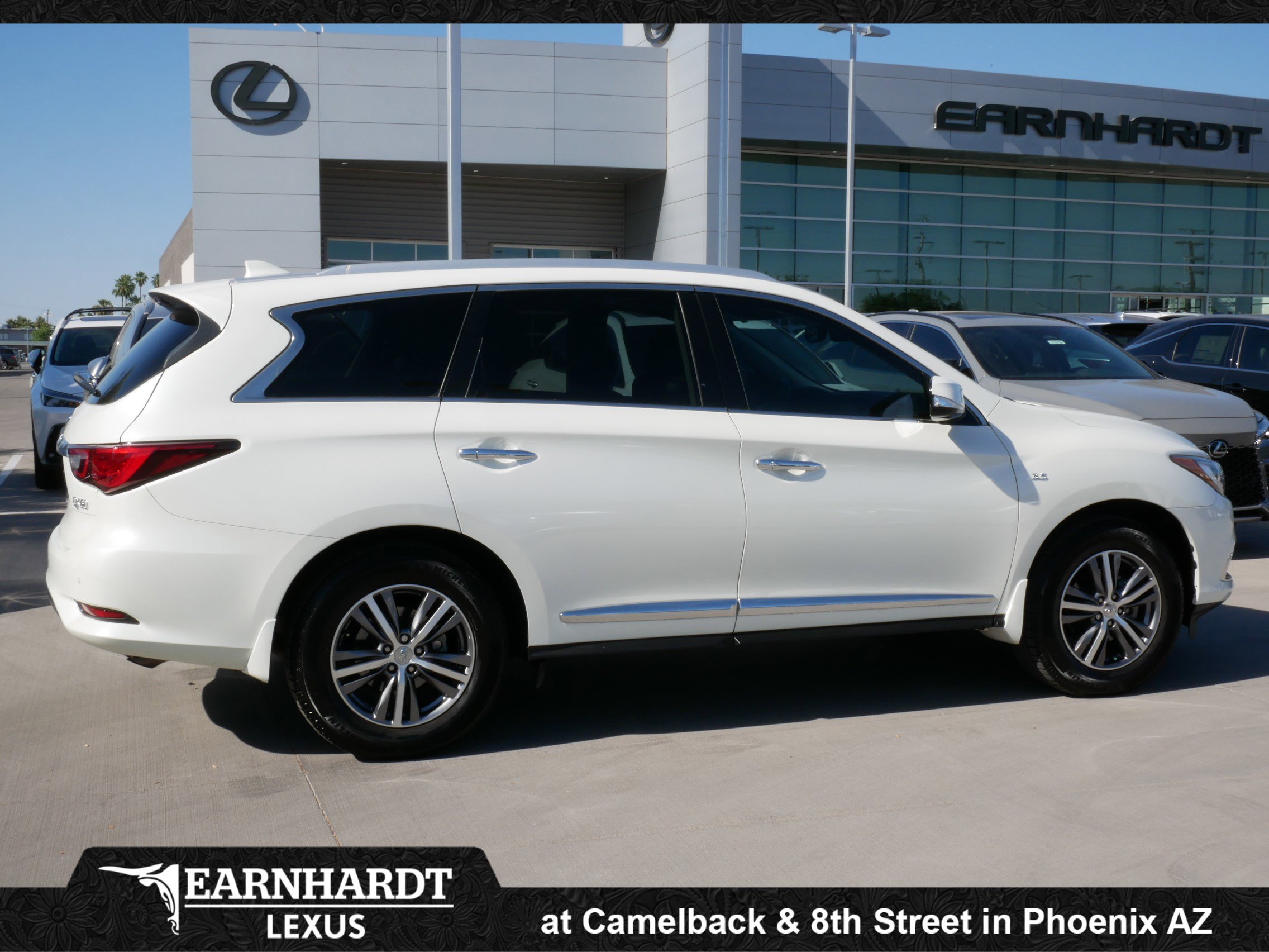 Used 2020 INFINITI QX60 Luxe w/ Essential Package FWD image 9