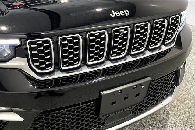 Used 2023 Jeep Grand Cherokee Summit w/ Luxury Tech Group V AWD/4WD image 35