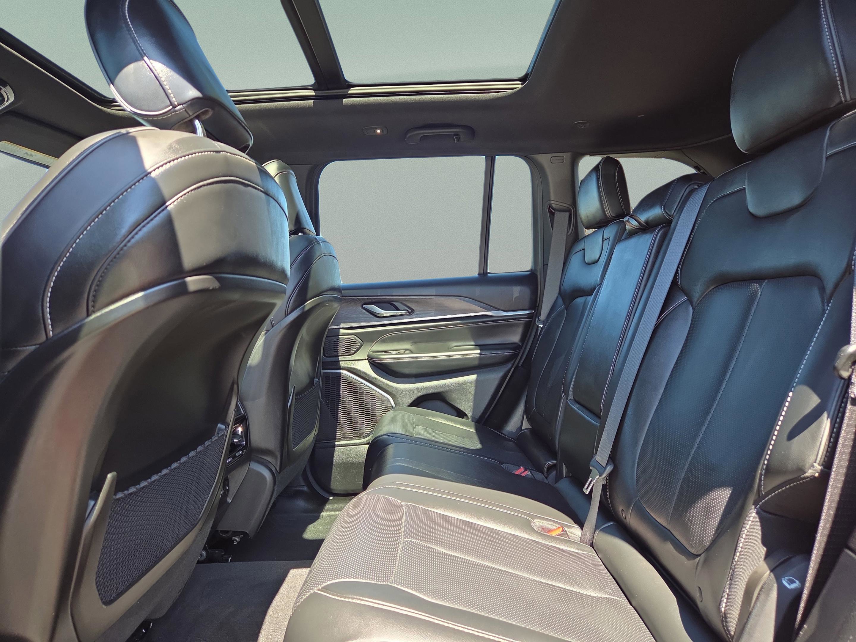 Used 2023 Jeep Grand Cherokee Overland image 29