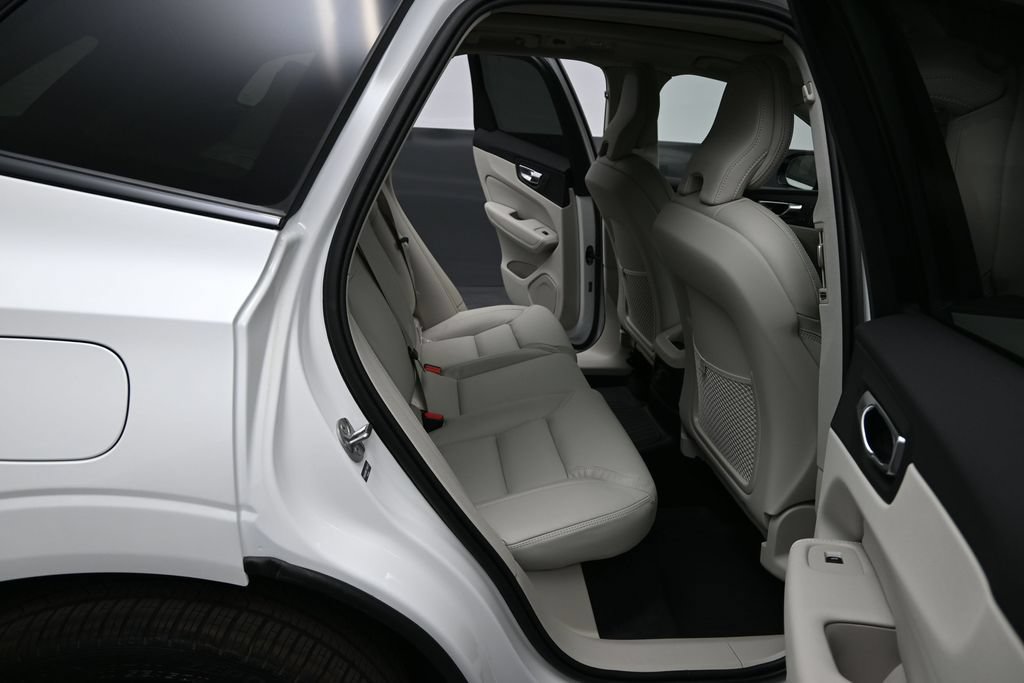 New 2026 Volvo XC60 T8 Ultra w/ Protection Package Premier AWD/4WD image 16