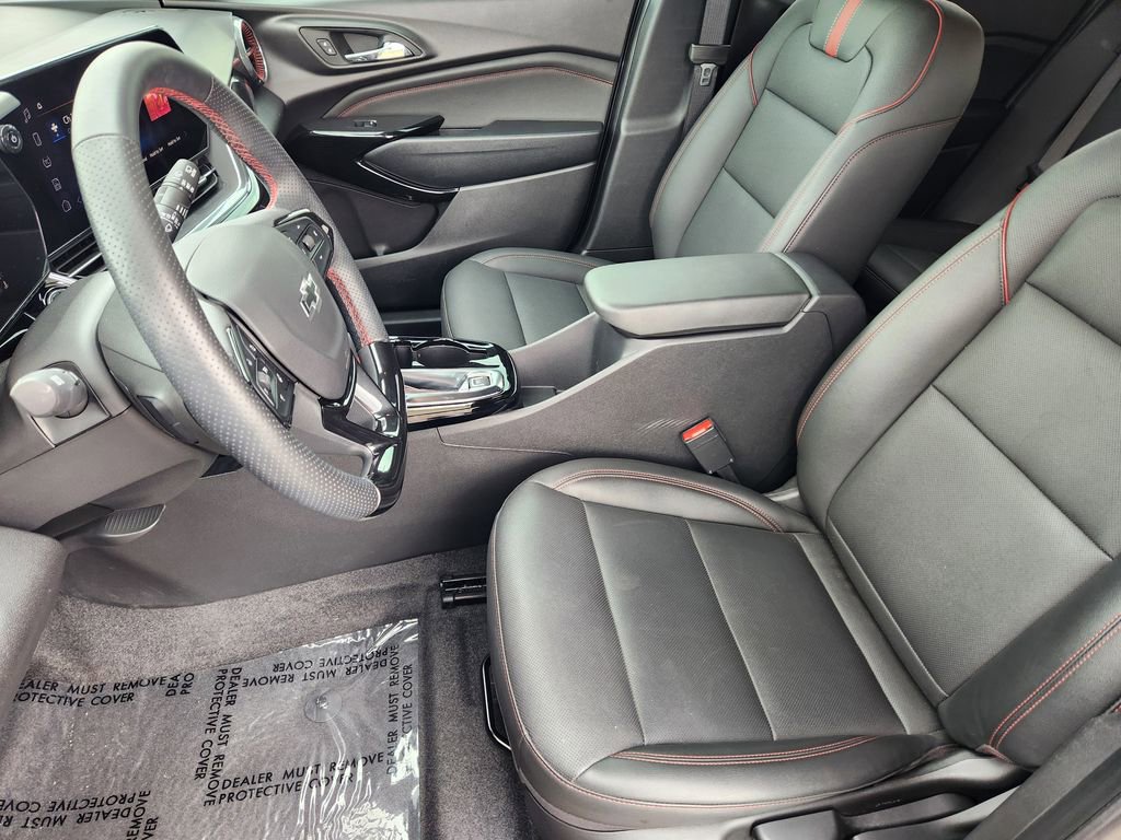 Certified 2025 Chevrolet Trax RS w/ Sunroof Package FWD image 14