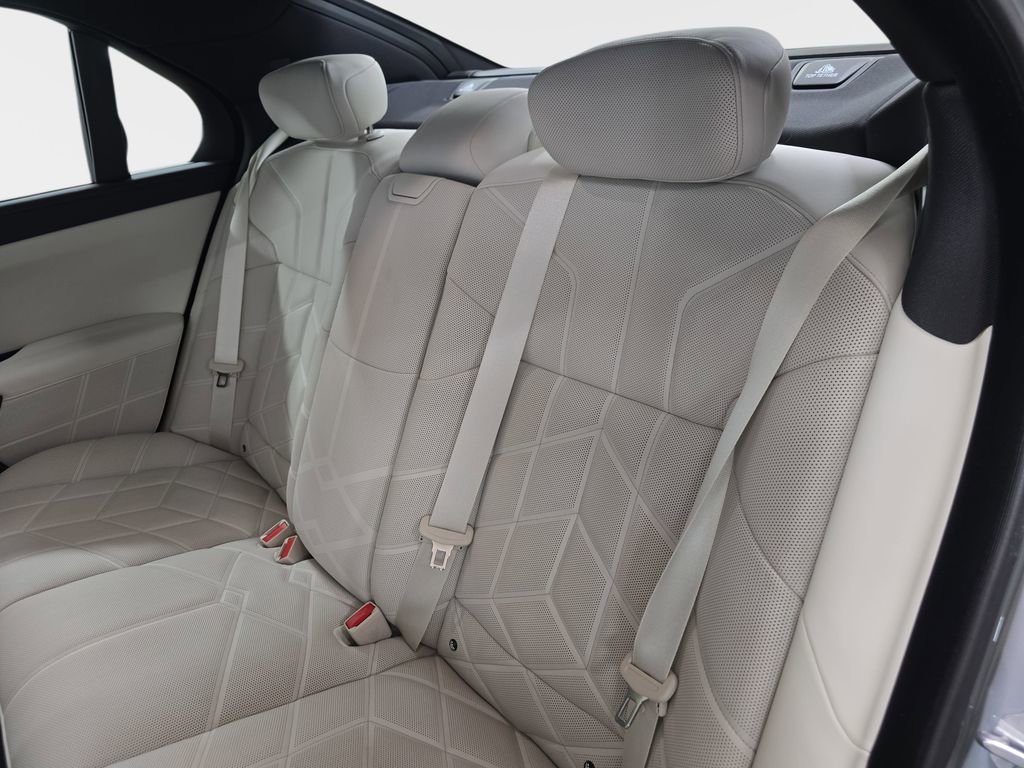 Used 2025 BMW 760i xDrive 760i xDrive w/ Premium Package image 14