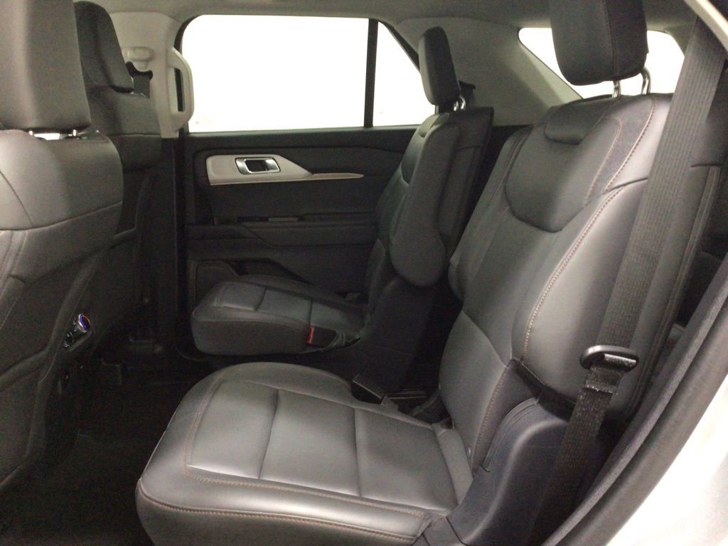 Used 2025 Ford Explorer Active w/ Active Comfort Package image 18