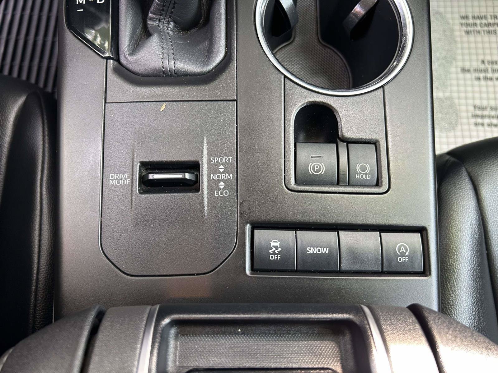 Used 2020 Toyota Highlander XLE FWD image 28
