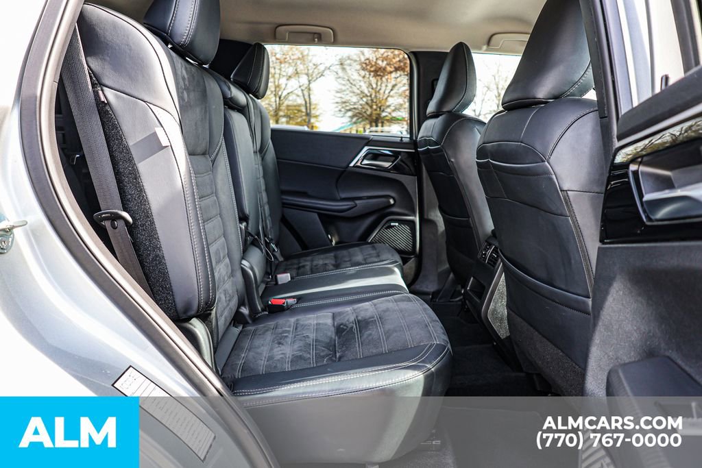 Used 2025 Mitsubishi Outlander SE image 24