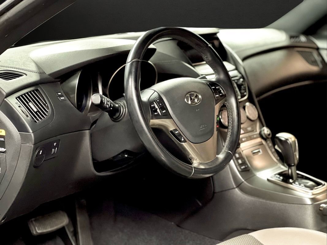 Used 2016 Hyundai Genesis 3.8 image 10