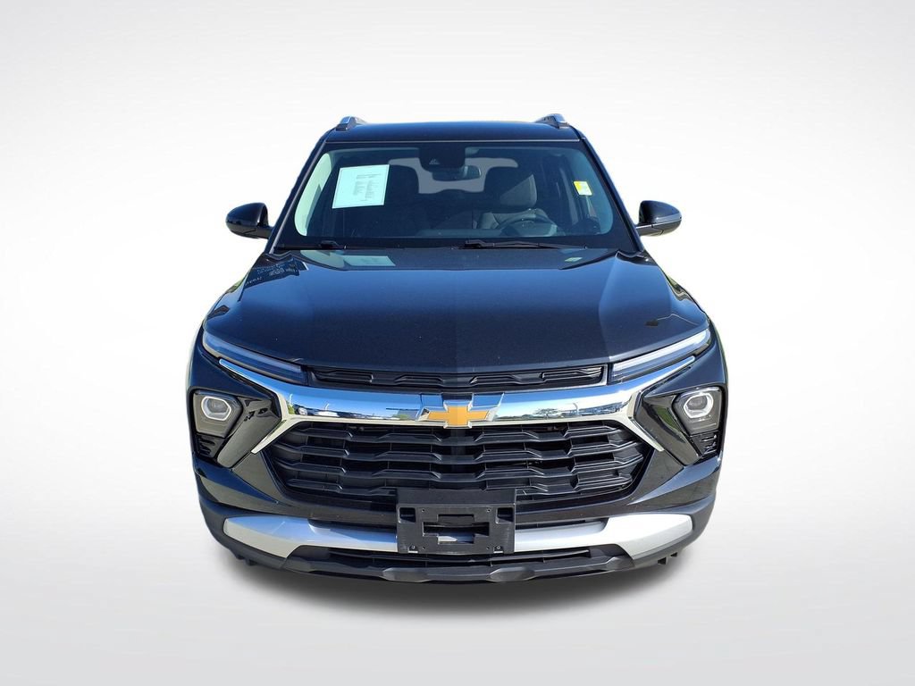 Used 2025 Chevrolet TrailBlazer LT FWD image 2