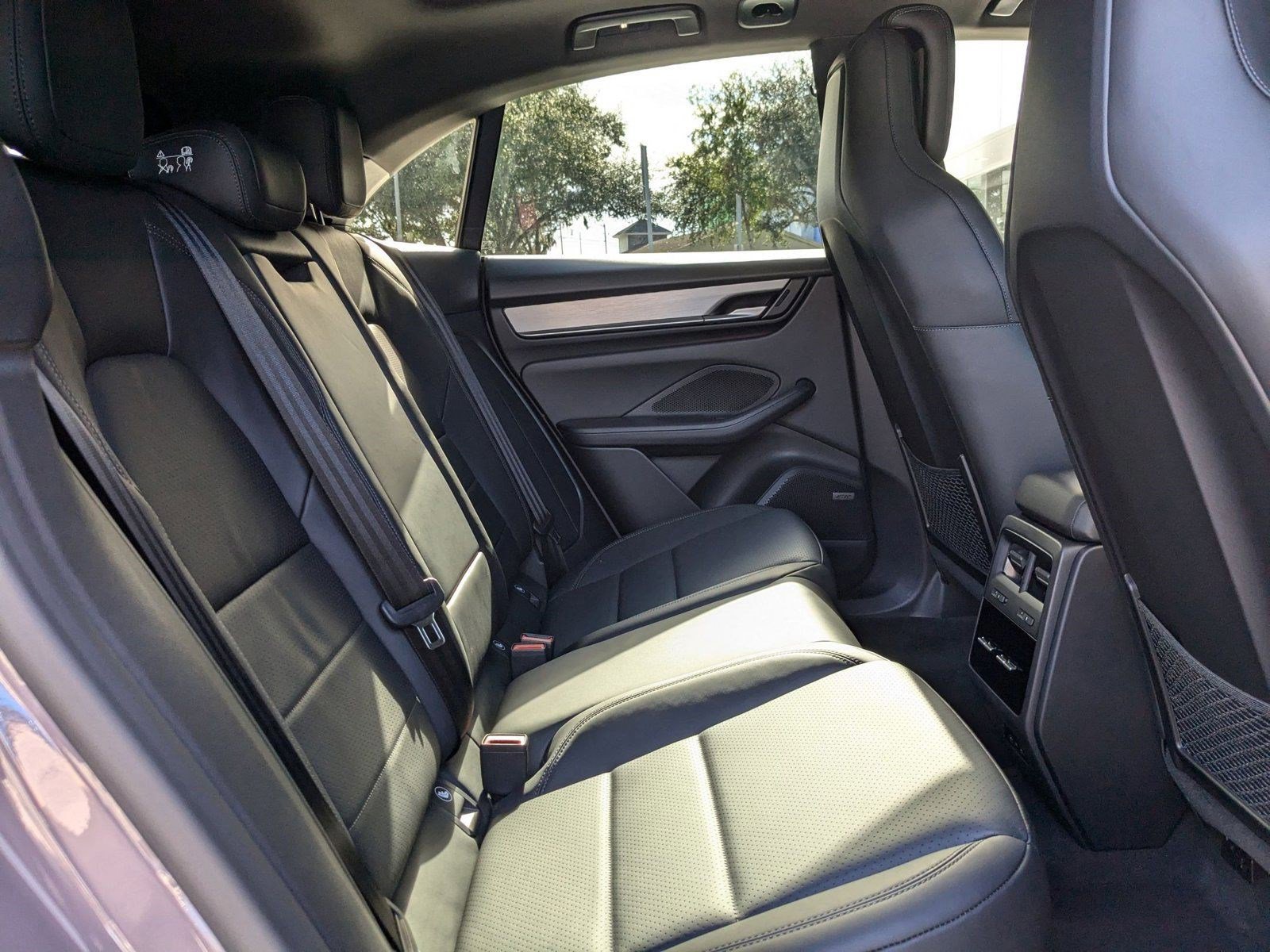 Certified 2025 Porsche Macan Electric image 26