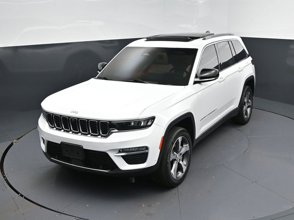 Used 2024 Jeep Grand Cherokee Limited w/ Luxury Tech Group II image 32