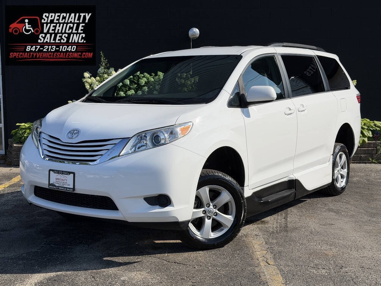 Used 2016 Toyota Sienna LE FWD image 8
