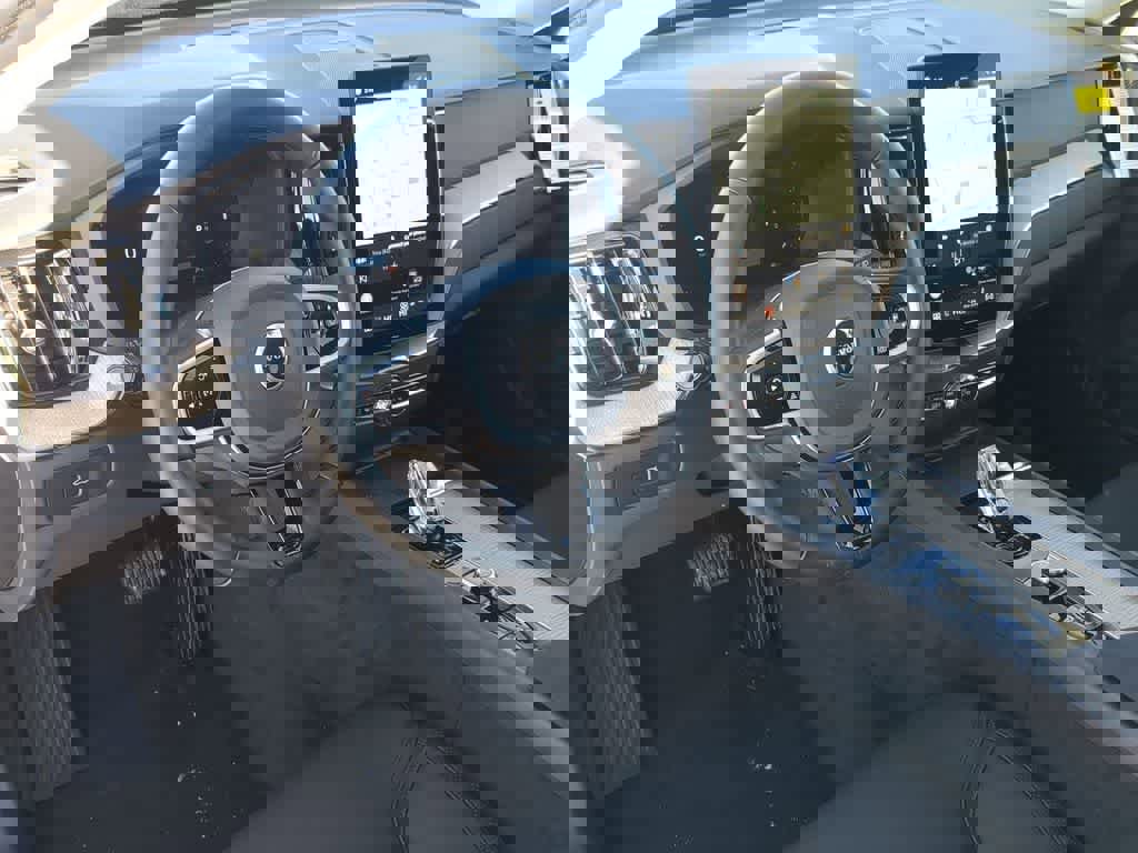 New 2026 Volvo XC60 B5 Plus w/ Protection Package Premier image 2