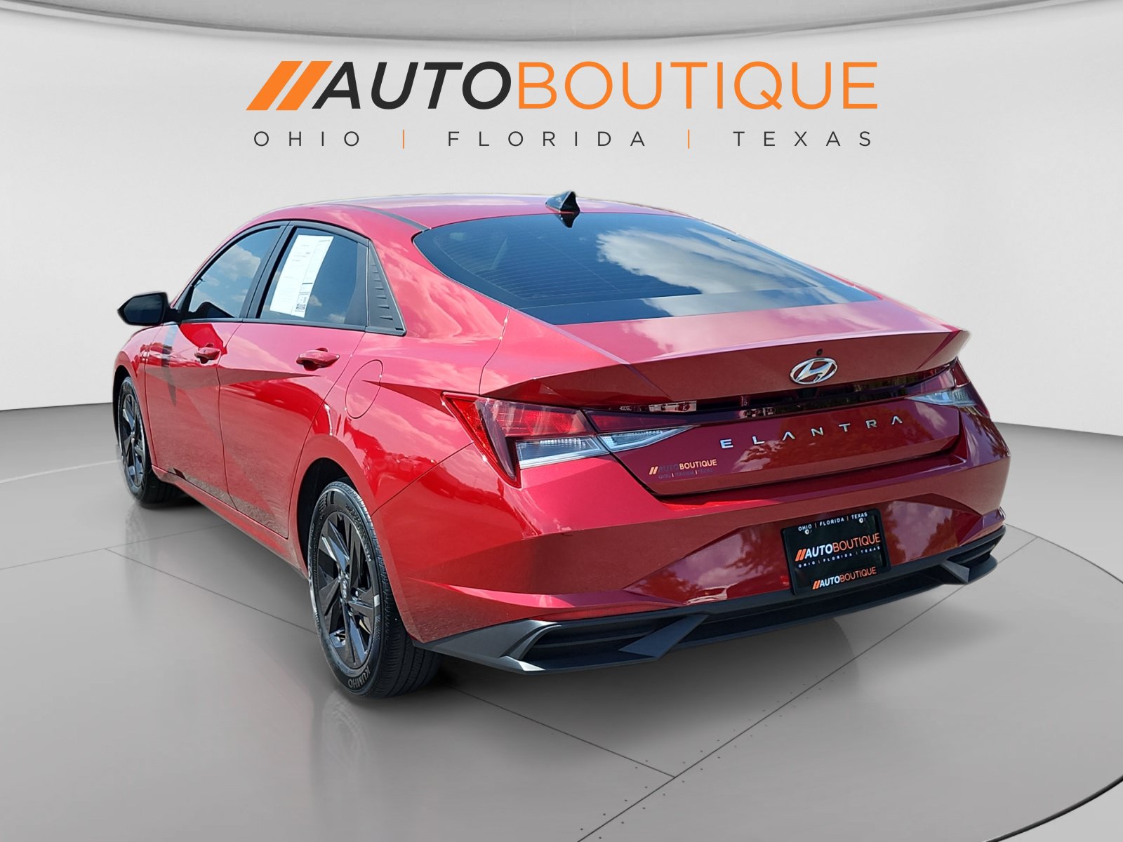 Used 2021 Hyundai Elantra SEL FWD image 3