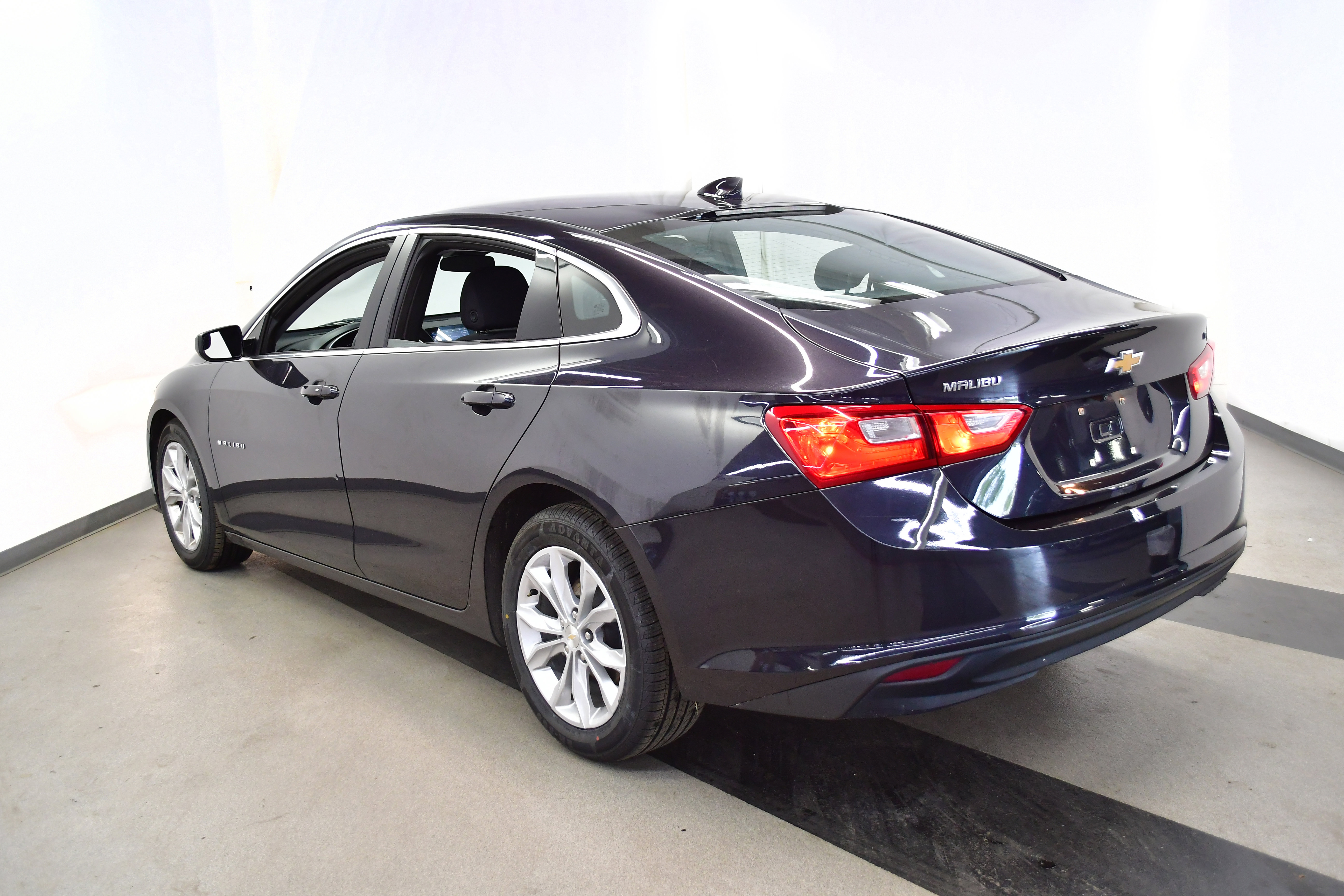 Used 2023 Chevrolet Malibu LT FWD image 5