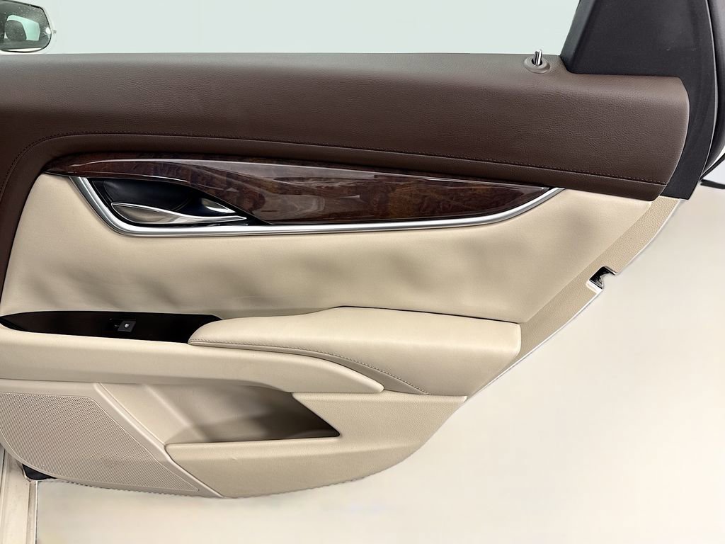 Used 2013 Cadillac XTS Luxury image 26