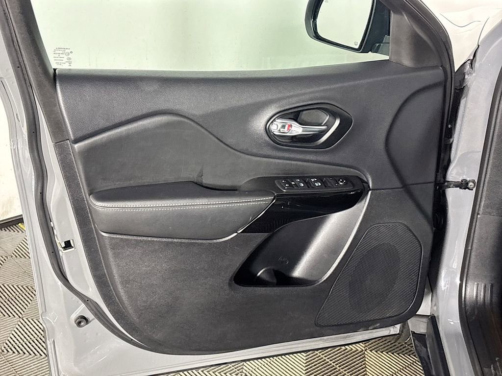 Used 2023 Jeep Cherokee Altitude Lux image 10