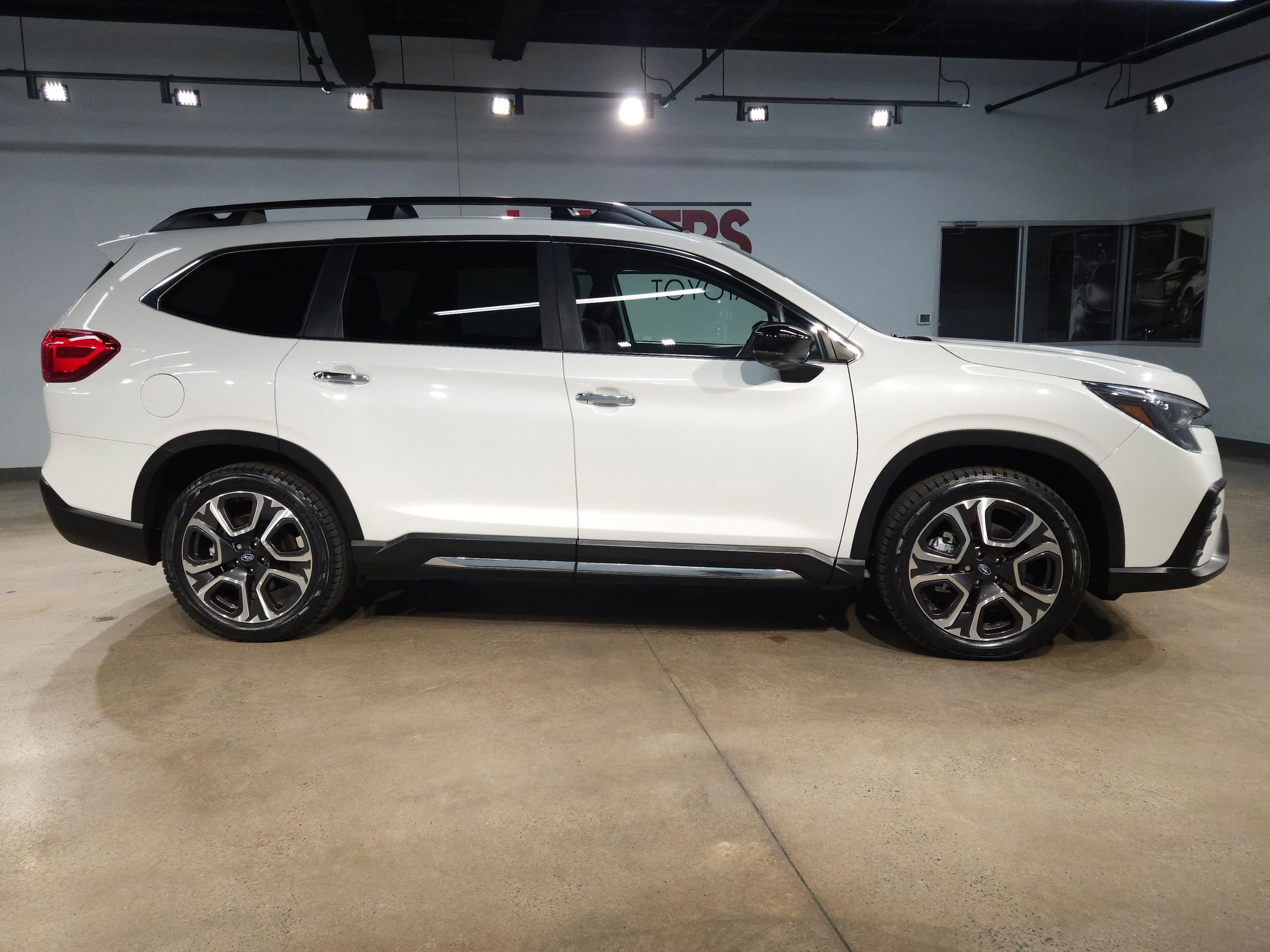 Used 2024 Subaru Ascent Touring image 8