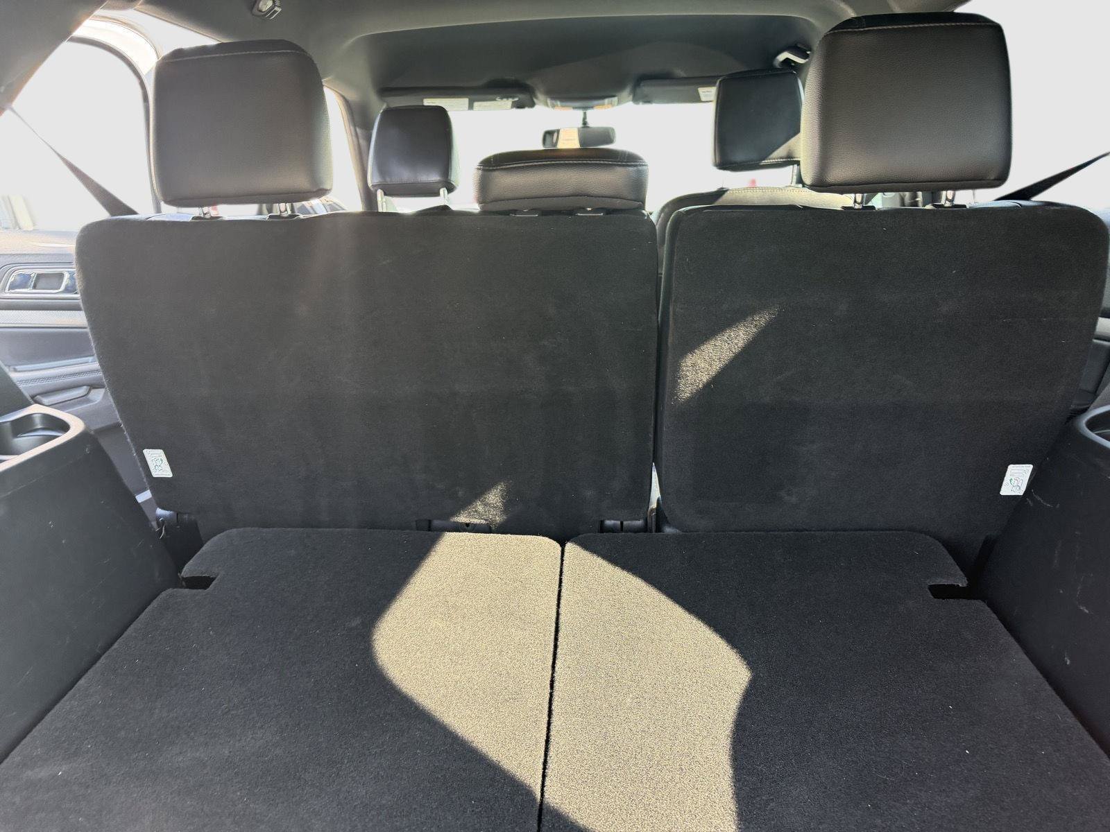 Used 2018 Ford Explorer XLT w/ Equipment Group 202A FWD image 18
