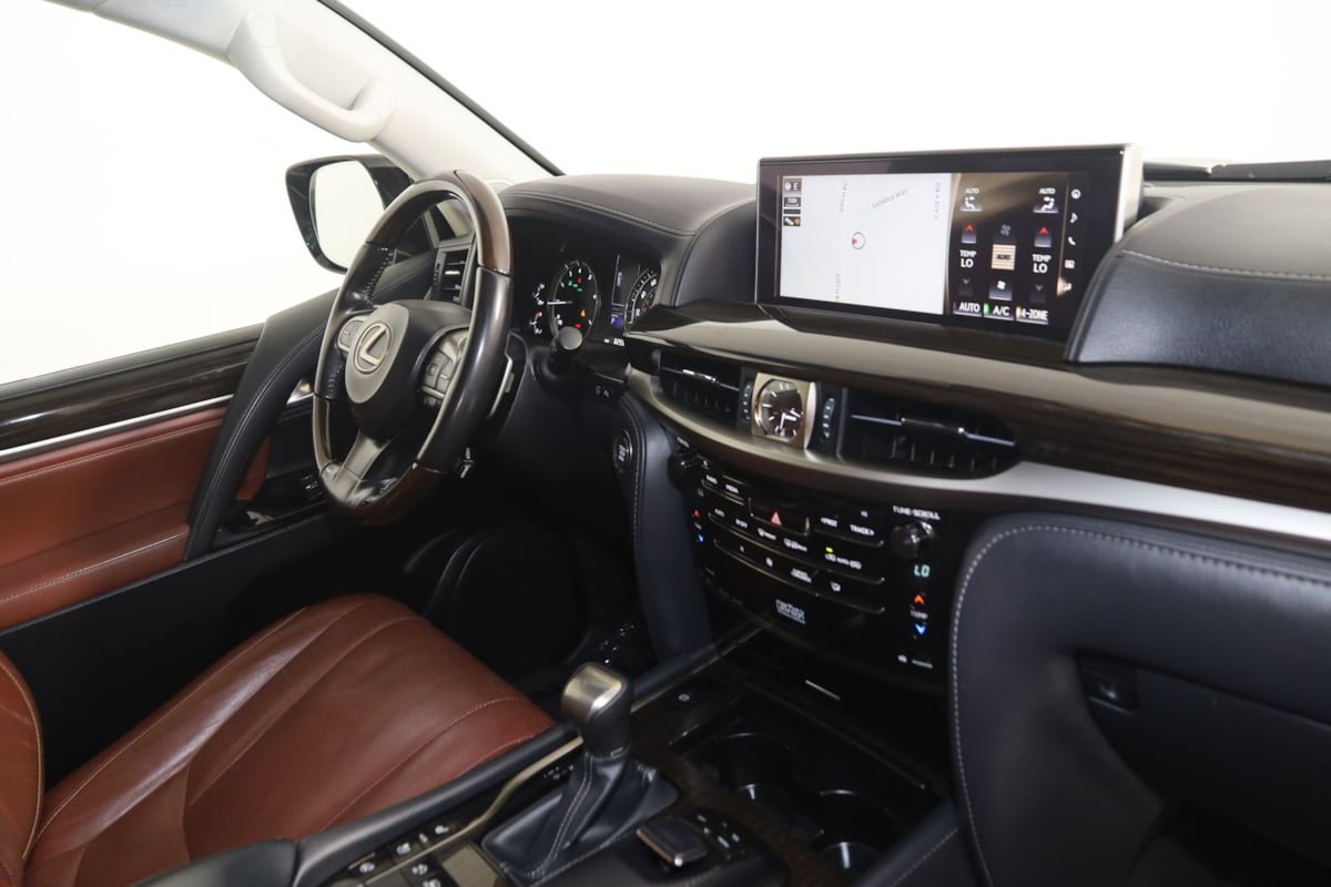 Used 2020 Lexus LX 570 4WD w/ Luxury Package image 45