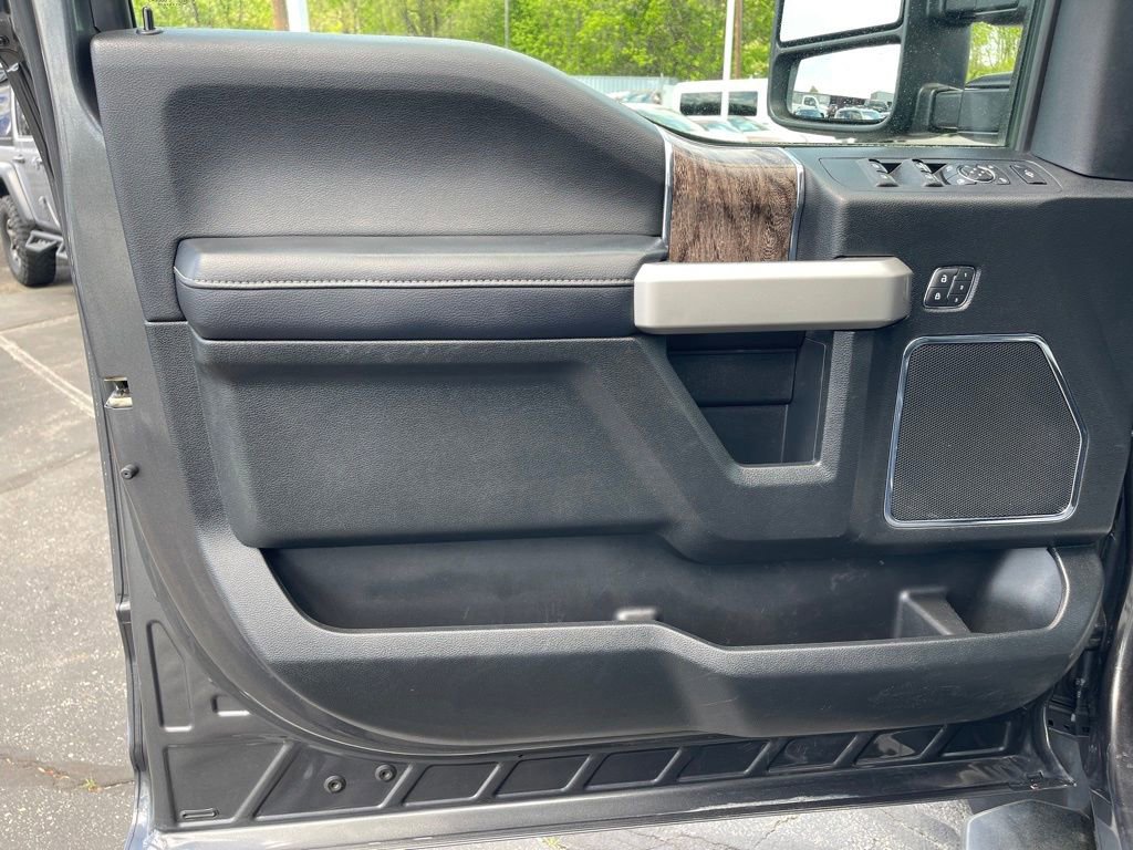 Used 2019 Ford F550 4x4 Crew Cab Super Duty image 16