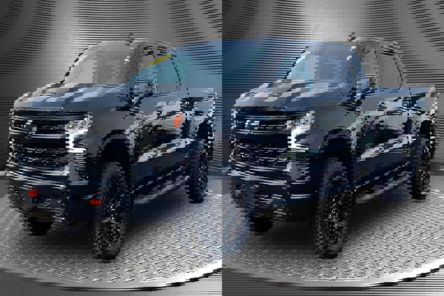 Used 2025 Chevrolet Silverado 1500 LT Trail Boss w/ Convenience Package II image 3