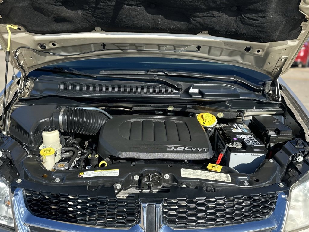 Used 2014 Dodge Grand Caravan SXT w/ UConnect Hands-Free Group image 8