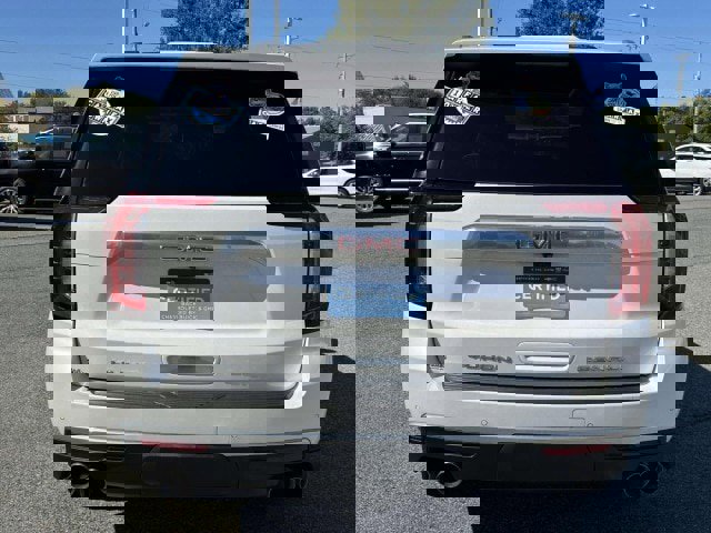 Used 2024 GMC Yukon XL Denali w/ Denali Reserve Package image 4
