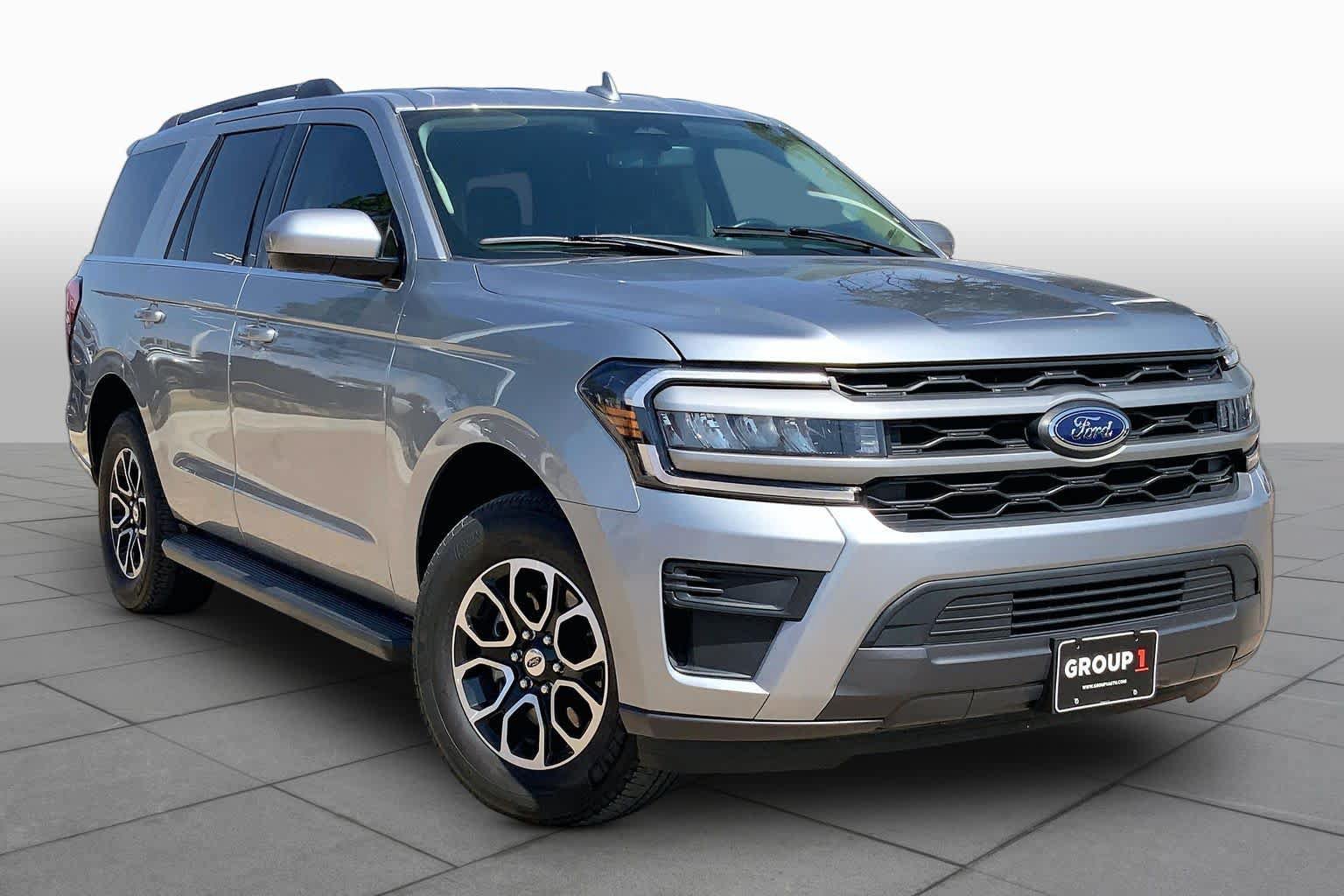 Used 2024 Ford Expedition XLT AWD/4WD image 3