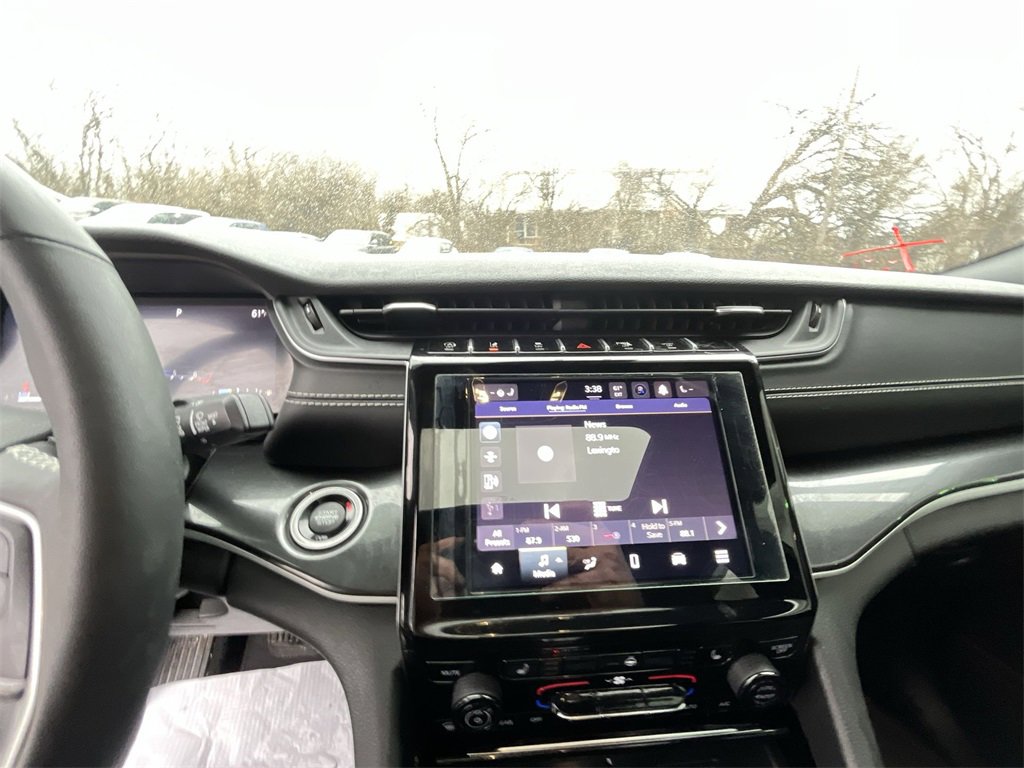 Used 2023 Jeep Grand Cherokee Altitude image 16