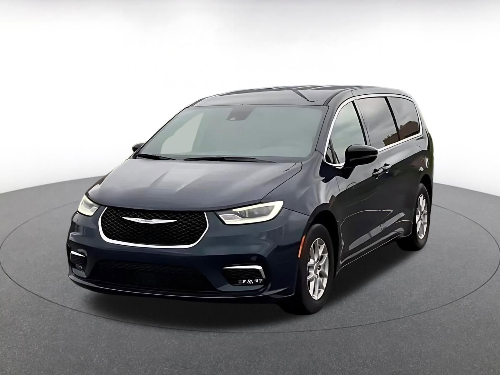 Used 2025 Chrysler Pacifica Select image 7