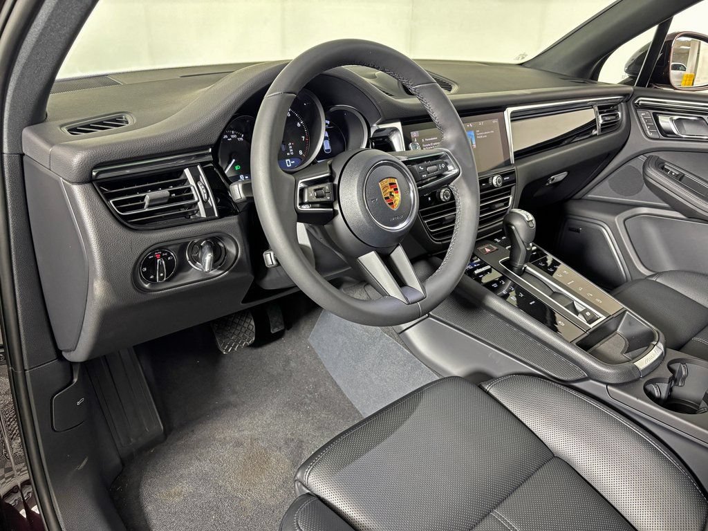 Certified 2026 Porsche Macan AWD/4WD image 4
