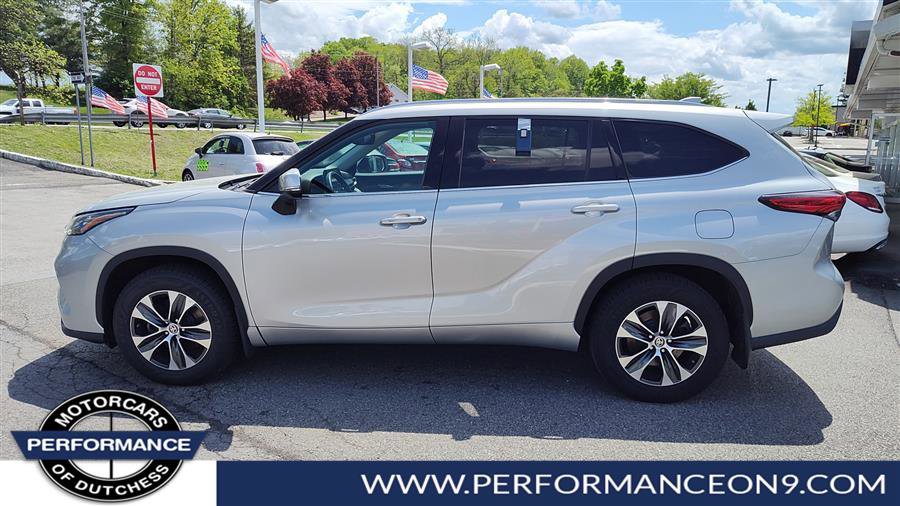 Used 2020 Toyota Highlander XLE AWD/4WD image 7