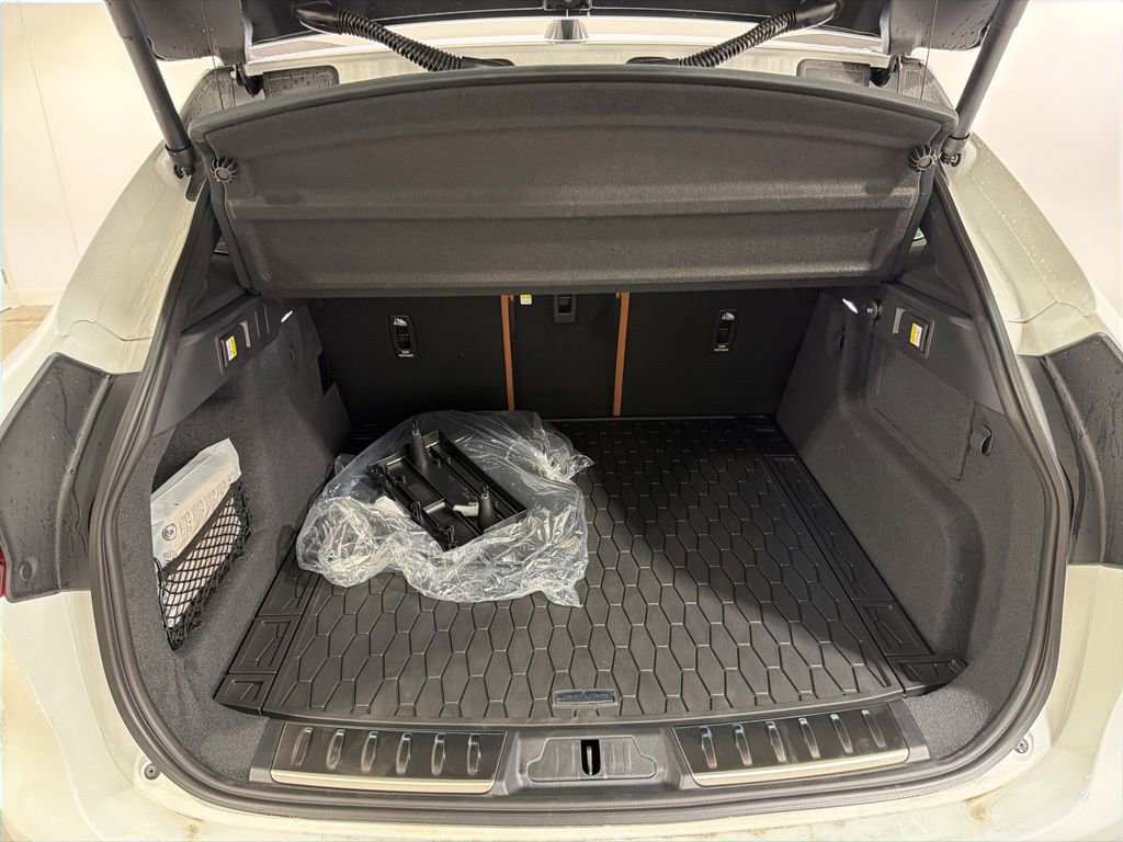 New 2026 Jaguar F-PACE R-Dynamic S image 29