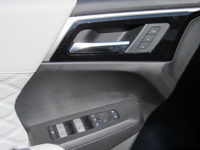 New 2025 Mitsubishi Outlander SEL image 13